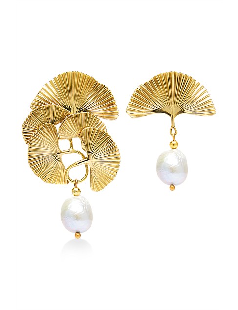 THE DOUBLE PETAL PEARL STUDS