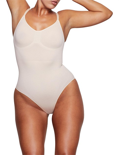 SEAMLESS SCULPTING BODYSUIT BRIEF SAND