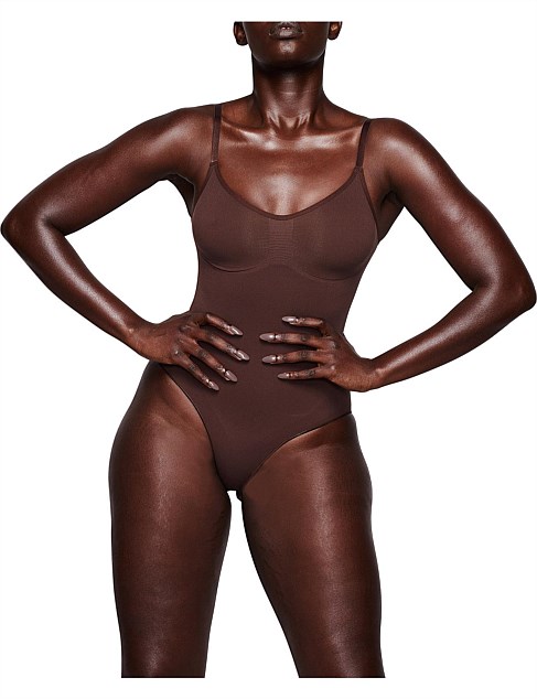 SEAMLESS SCULPTING BODYSUIT BRIEF COCOA