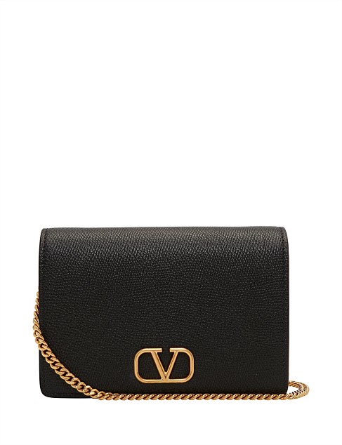 V LOGO POUCH WITH CHAIN