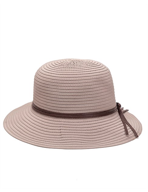 STONE BUCKET HAT WITH BELT TRIM