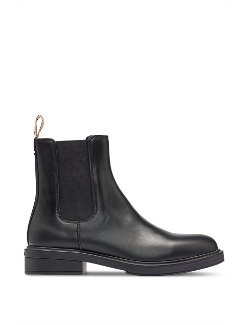 Branded-trim Chelsea boots in leather