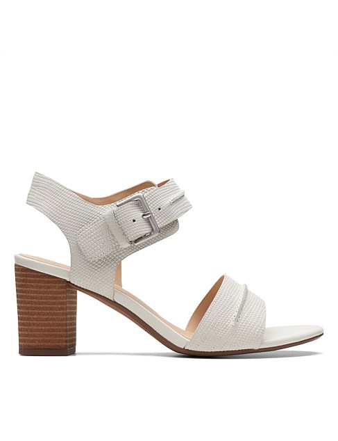 WOMEN'S KARSEAHI SEAM SANDAL