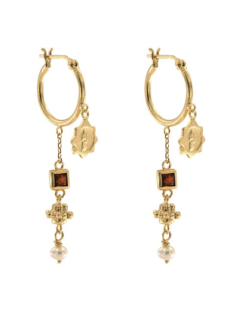 Gold Jeanne hoop earrings with garnet