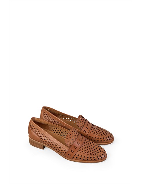 HILLARY HEELED LOAFER - TAN