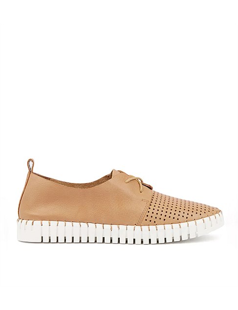 Husto Tan Leather Sneakers