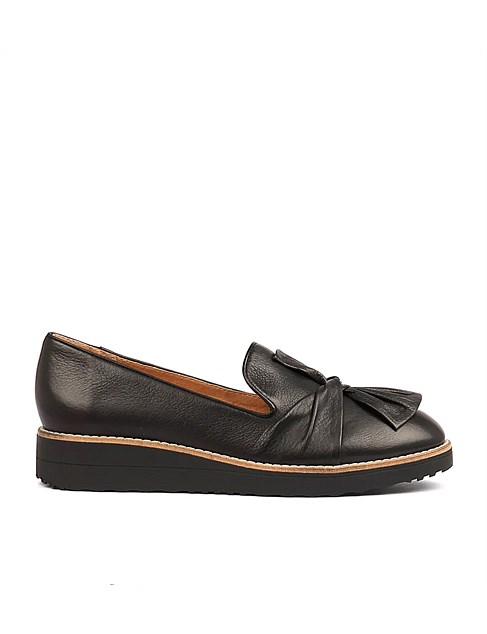 Opitto Black Leather Flat Shoes