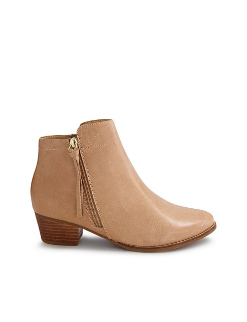 Vendas XF Cappuccino Leather Ankle Boots