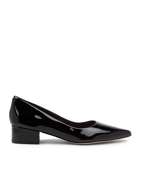 THEGO BLACK PATENT LEATHER HEELS