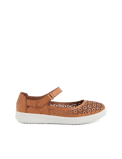 Zelinda Dark Tan Leather Sneakers