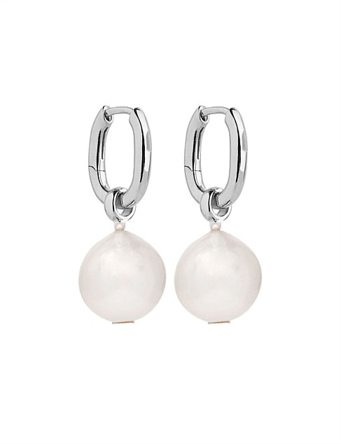 MOONPOOL HOOP EARRINGS W PEARL