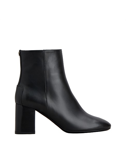 ANKLE BOOTS IN LEATHER