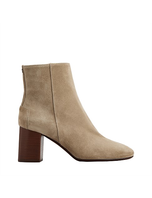 ANKLE BOOTS IN SUEDE