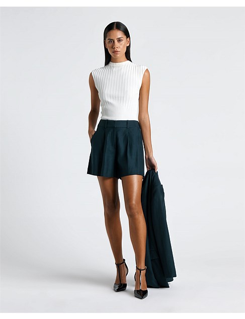 LINEN BLEND PLEAT FRONT SHORT