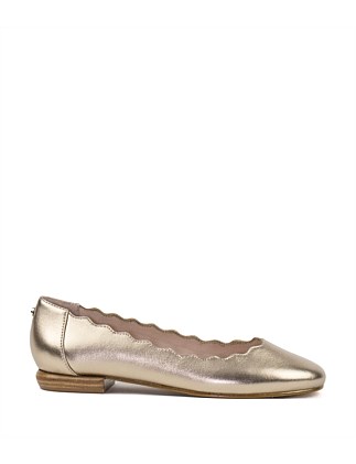 FARA SCALLOPED BALLET FLAT