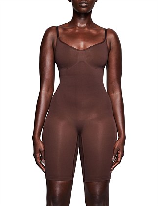 SEAMLESS SCULPTING BODYSUIT MID THIGH COCOA