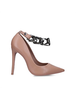 REBEL COURT TAN ANKLE CHAIN HEELS