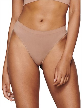 SOFT SMOOTHING SEAMLESS THONG