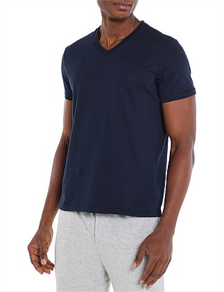 V NECK ESSENTIAL TEE