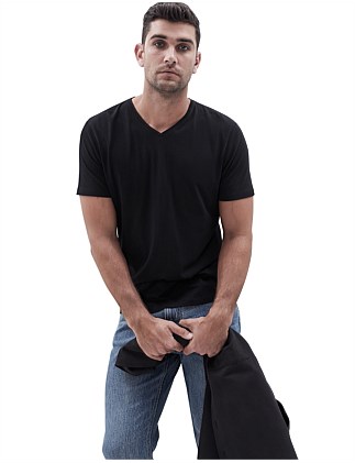 CLASSIC V NECK T-SHIRT