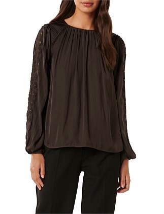 DELLA INTEREST DETAIL SHELL BLOUSE