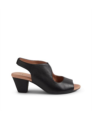 Ivi Black Leather Sandals