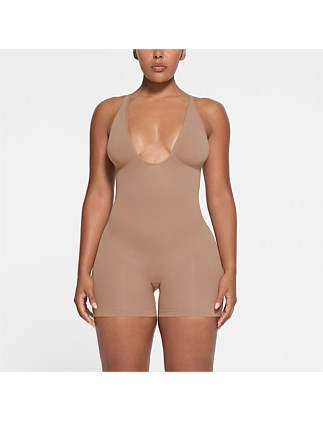 SEAMLESS SCULPT PLUNGE MID THIGH BODYSUIT