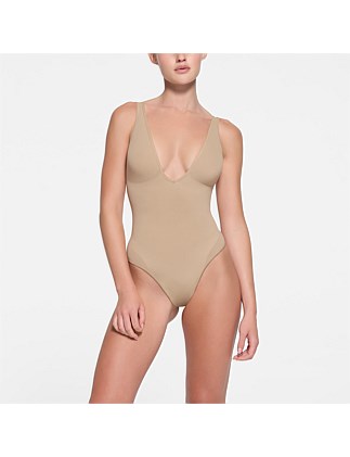 SEAMLESS SCULPT PLUNGE HALTER THONG BODYSUIT