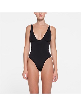 SEAMLESS SCULPT PLUNGE HALTER THONG BODYSUIT