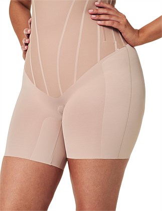 Total Contour High-Waisted Mid-Thigh Short