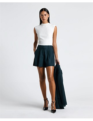 LINEN BLEND PLEAT FRONT SHORT