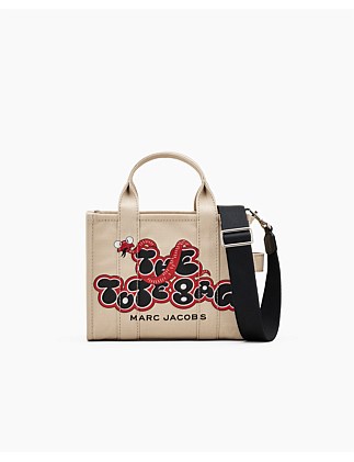 THE MEDIUM TOTE