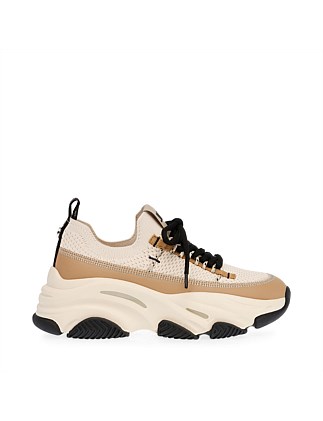 WOMEN'S PLAYMAKER SNEAKER